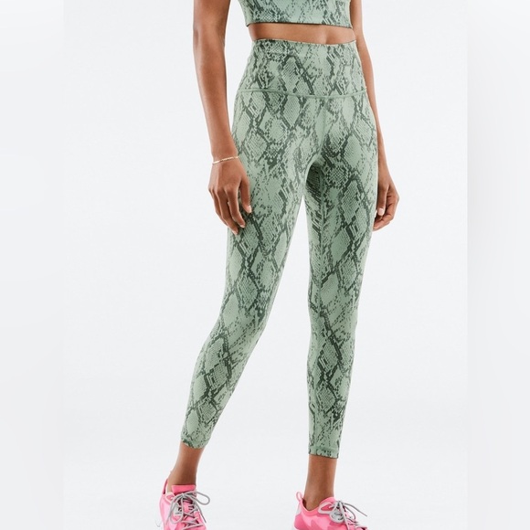 Fabletics Define PowerHold High-Waisted 7/8 Legging - Size Medium Excellent - Picture 2 of 6